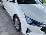 Hyundai Elantra 2020 года за 8 600 000 тг. в Шымкент – фото 2