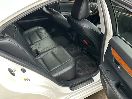 Lexus ES 300h 2013 года за 8 000 000 тг. в Алматы – фото 11