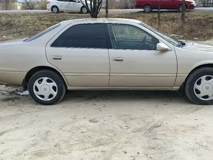 Toyota Camry 1998 года за 3 500 000 тг. в Талдыкорган – фото 2