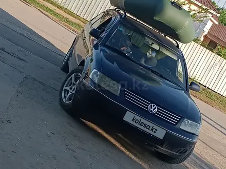 Volkswagen Passat 1999 года за 2 500 000 тг. в Атырау – фото 2