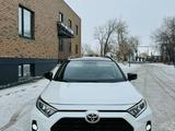 Toyota RAV4 2021 года за 17 000 000 тг. в Актобе – фото 2