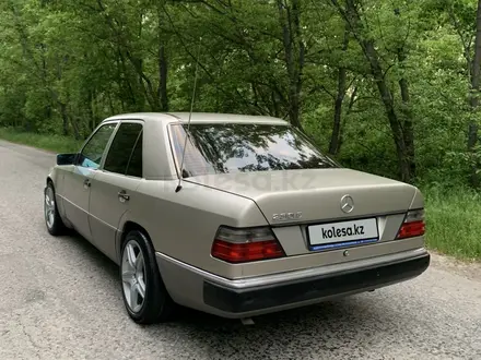 Mercedes-Benz E 230 1991 года за 2 650 000 тг. в Алматы – фото 13
