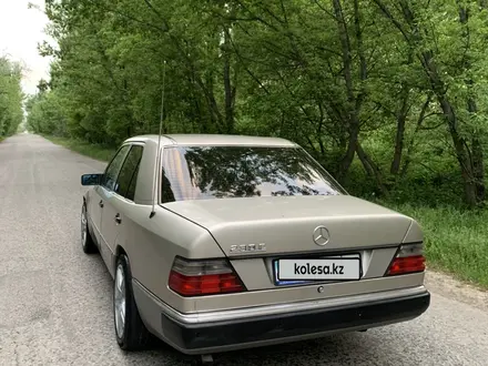 Mercedes-Benz E 230 1991 года за 2 650 000 тг. в Алматы – фото 14