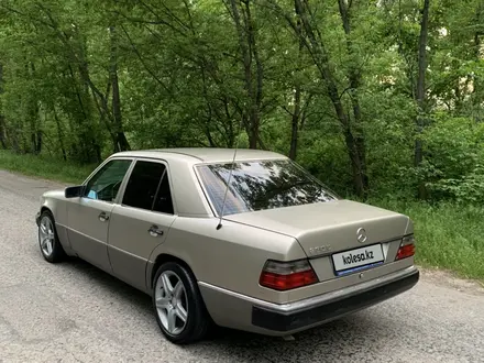 Mercedes-Benz E 230 1991 года за 2 650 000 тг. в Алматы – фото 15