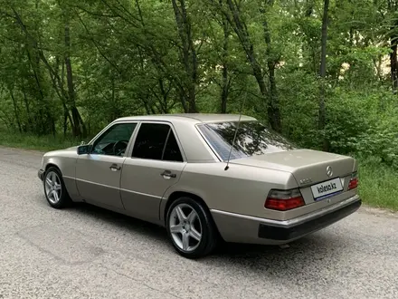 Mercedes-Benz E 230 1991 года за 2 650 000 тг. в Алматы – фото 16