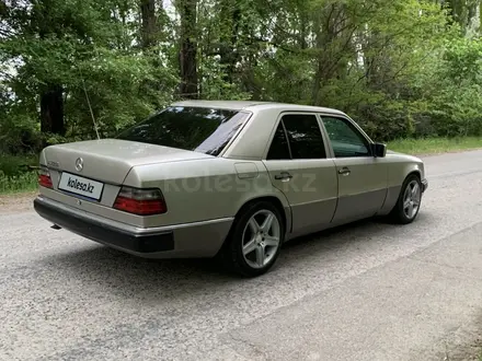 Mercedes-Benz E 230 1991 года за 2 650 000 тг. в Алматы – фото 20