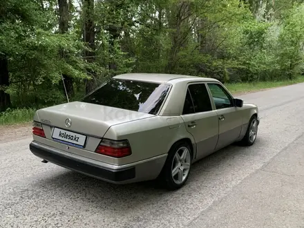Mercedes-Benz E 230 1991 года за 2 650 000 тг. в Алматы – фото 21