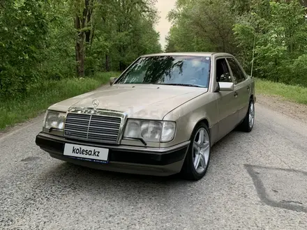 Mercedes-Benz E 230 1991 года за 2 650 000 тг. в Алматы – фото 4