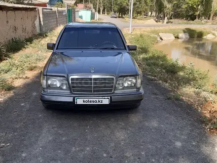 Mercedes-Benz E 220 1994 года за 1 650 000 тг. в Тараз – фото 2