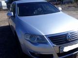 Volkswagen Passat 2010 года за 5 120 000 тг. в Уральск – фото 3