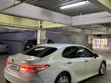 Toyota Camry 2020 года за 15 500 000 тг. в Алматы – фото 2