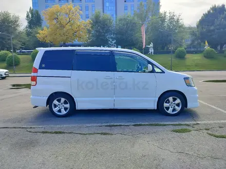 Toyota Noah 2003 года за 4 700 000 тг. в Алматы – фото 2