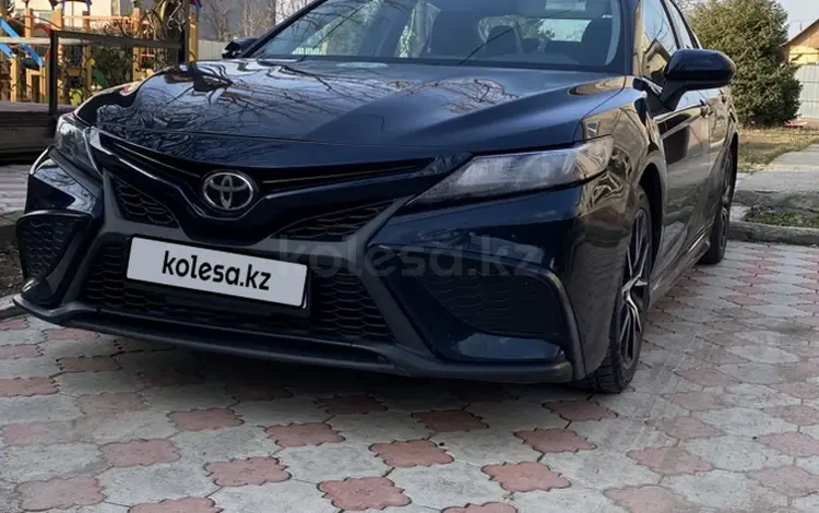 Toyota Camry 2021 года за 15 000 000 тг. в Алматы