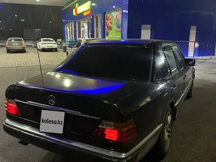 Mercedes-Benz E 300 1992 года за 1 800 000 тг. в Алматы – фото 2