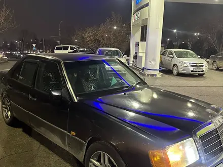 Mercedes-Benz E 300 1992 года за 1 800 000 тг. в Алматы – фото 4