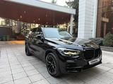 BMW X5 2019 года за 31 000 000 тг. в Алматы – фото 4