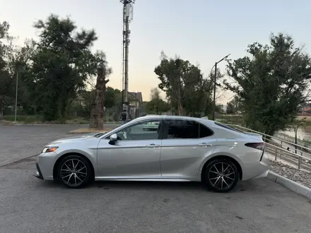 Toyota Camry 2021 года за 14 500 000 тг. в Алматы – фото 11