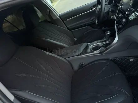 Toyota Camry 2021 года за 14 500 000 тг. в Алматы – фото 13