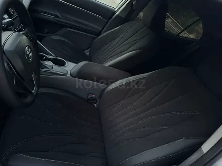 Toyota Camry 2021 года за 14 500 000 тг. в Алматы – фото 15