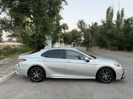 Toyota Camry 2021 года за 14 500 000 тг. в Алматы – фото 5