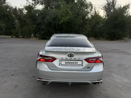 Toyota Camry 2021 года за 14 500 000 тг. в Алматы – фото 8