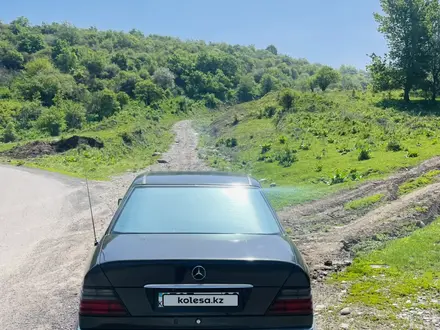 Mercedes-Benz E 320 1994 года за 2 250 000 тг. в Алматы – фото 5