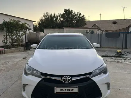 Toyota Camry 2015 года за 10 800 000 тг. в Атырау