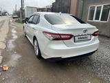 Toyota Camry 2020 года за 15 500 000 тг. в Актау – фото 2