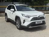 Toyota RAV4 2020 года за 16 500 000 тг. в Актобе – фото 2
