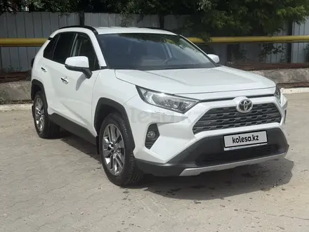 Toyota RAV4 2020 года за 16 500 000 тг. в Актобе – фото 2