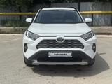 Toyota RAV4 2020 года за 16 500 000 тг. в Актобе