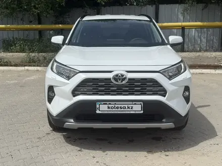 Toyota RAV4 2020 года за 16 500 000 тг. в Актобе