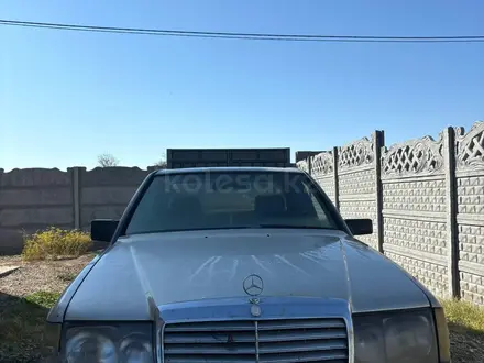 Mercedes-Benz E 200 1990 года за 950 000 тг. в Тараз – фото 2