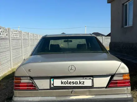 Mercedes-Benz E 200 1990 года за 950 000 тг. в Тараз