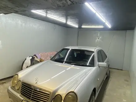 Mercedes-Benz E 230 1996 года за 2 700 000 тг. в Караганда – фото 3