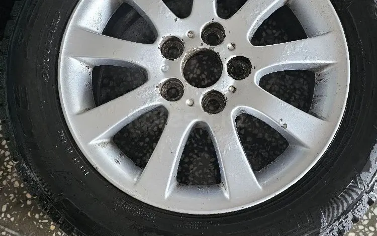 Комплек шины pirelli ice zero 205/60/16 с дисками тойота за 200 000 тг. в Петропавловск