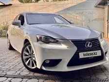 Lexus is-250, 2015
