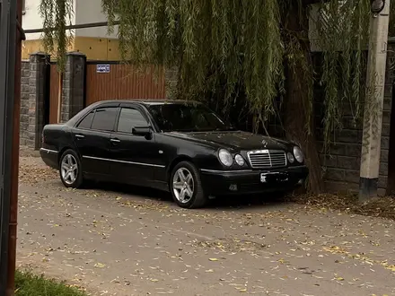 Mercedes-Benz E 280 1999 года за 3 800 000 тг. в Алматы