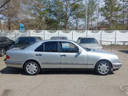 Mercedes-Benz E 320 1997 года за 4 500 000 тг. в Павлодар – фото 4