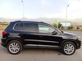 Volkswagen Tiguan 2013 года за 7 350 000 тг. в Алматы – фото 2