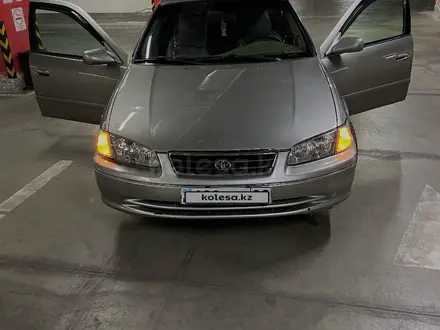 Toyota Camry 2001 года за 2 800 000 тг. в Тараз