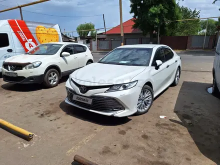 Toyota Camry 2019 года за 17 500 000 тг. в Алматы – фото 10