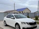 Skoda Octavia 2018 года за 3 800 000 тг. в Атырау – фото 4