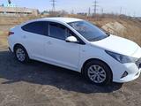 Hyundai Accent 2021 года за 7 795 000 тг. в Петропавловск – фото 2