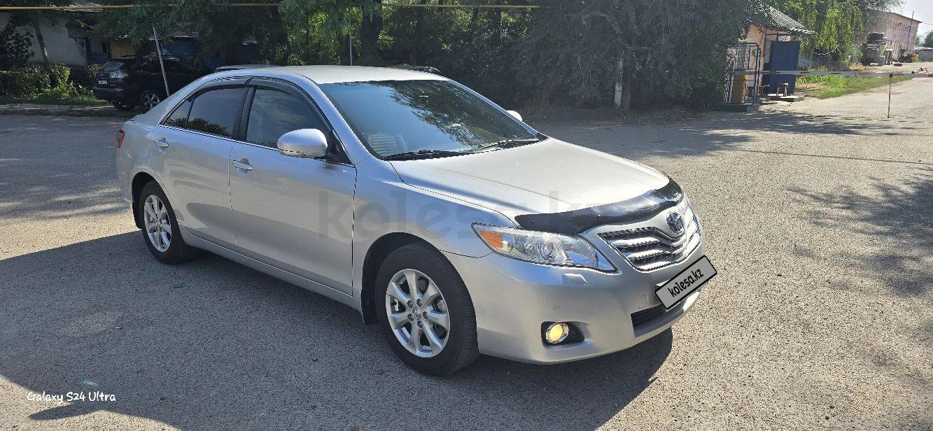 Toyota Camry 2011 г.