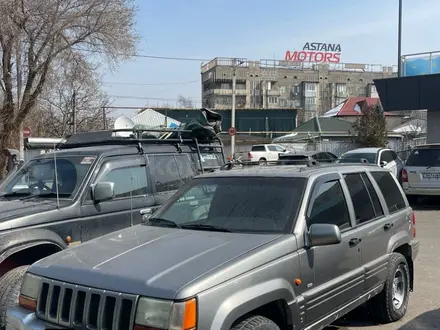 Jeep Grand Cherokee 1997 года за 3 500 000 тг. в Караганда – фото 2
