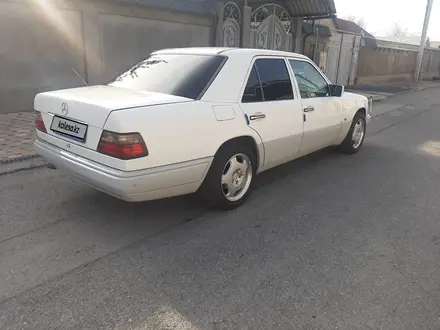 Mercedes-Benz E 200 1994 года за 3 400 000 тг. в Шымкент – фото 3