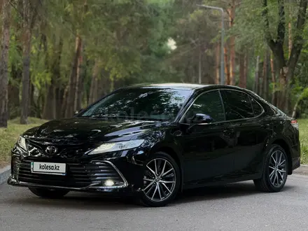 Toyota Camry 2022 года за 17 900 000 тг. в Усть-Каменогорск