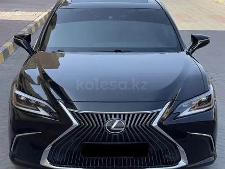 Lexus ES 250 2018 года за 29 500 000 тг. в Шымкент