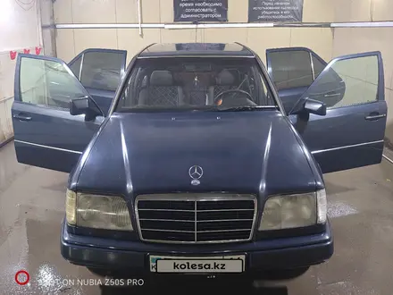 Mercedes-Benz E 200 1994 года за 2 500 000 тг. в Экибастуз